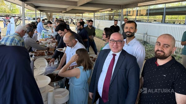 Houston Ramazan Bayramı kutlamalarında Türk toplumu Diyanet Camii'nde (TARF) buluştu.