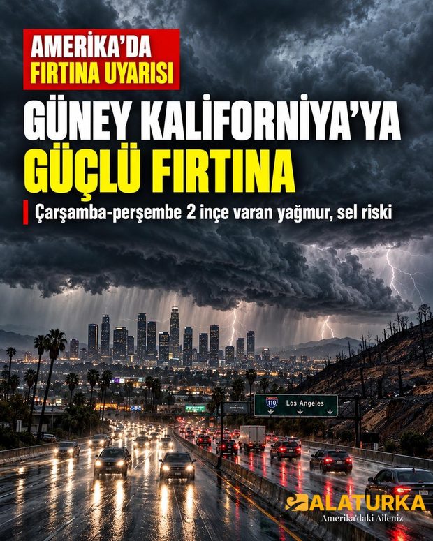 Los Angeles şehir merkezi üzerinde fırtına bulutları ve şimşek, yağmurda ıslak 110 otoyolu