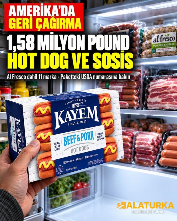 Buzdolabı önünde elde tutulan Kayem hot dog kutusu, raflarda sosis ve bacon paketleri