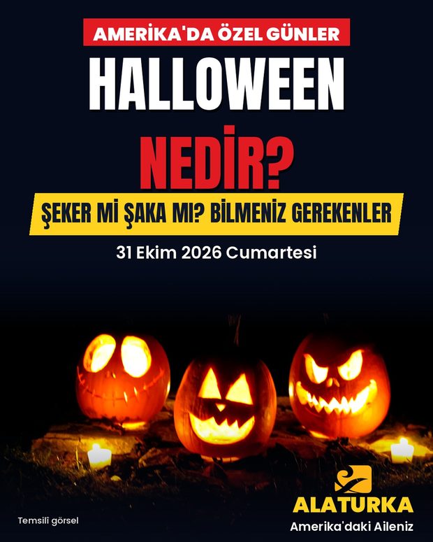 Halloween gecesi oyulmuş ve içi ışıklı bal kabakları (jack-o'-lantern)