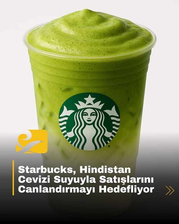 Starbucks bardağında Hindistan cevizi suyu bazlı katmanlı soğuk köpük içecek