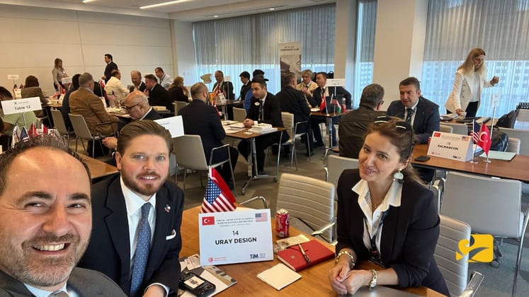 Houston'da d&uuml;zenlenen T&uuml;rkiye-Houston İhracat&ccedil;ılar Forumu, T&uuml;rk ve Amerikalı iş insanlarını bir araya getirerek yeni ticaret ve yatırım fırsatlarını değerlendirdi.