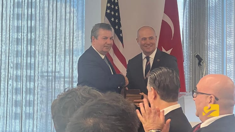 Houston'da d&uuml;zenlenen T&uuml;rkiye-Houston İhracat&ccedil;ılar Forumu, T&uuml;rk ve Amerikalı iş insanlarını bir araya getirerek yeni ticaret ve yatırım fırsatlarını değerlendirdi.