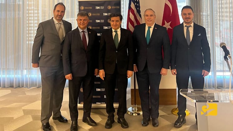 Houston'da d&uuml;zenlenen T&uuml;rkiye-Houston İhracat&ccedil;ılar Forumu, T&uuml;rk ve Amerikalı iş insanlarını bir araya getirerek yeni ticaret ve yatırım fırsatlarını değerlendirdi.