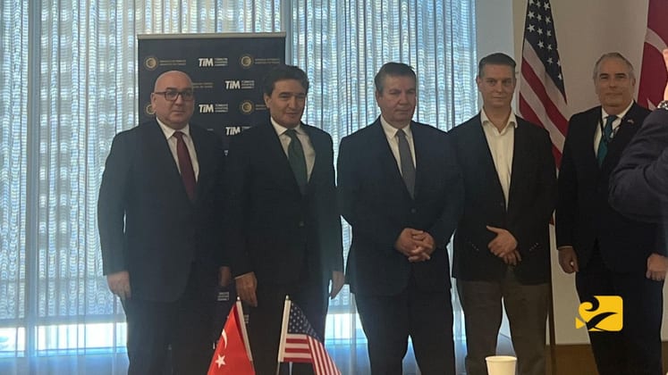 Houston'da d&uuml;zenlenen T&uuml;rkiye-Houston İhracat&ccedil;ılar Forumu, T&uuml;rk ve Amerikalı iş insanlarını bir araya getirerek yeni ticaret ve yatırım fırsatlarını değerlendirdi.