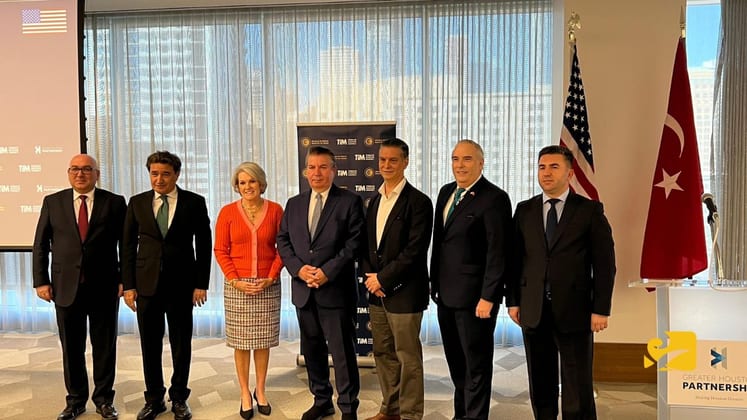 Houston'da d&uuml;zenlenen T&uuml;rkiye-Houston İhracat&ccedil;ılar Forumu, T&uuml;rk ve Amerikalı iş insanlarını bir araya getirerek yeni ticaret ve yatırım fırsatlarını değerlendirdi.
