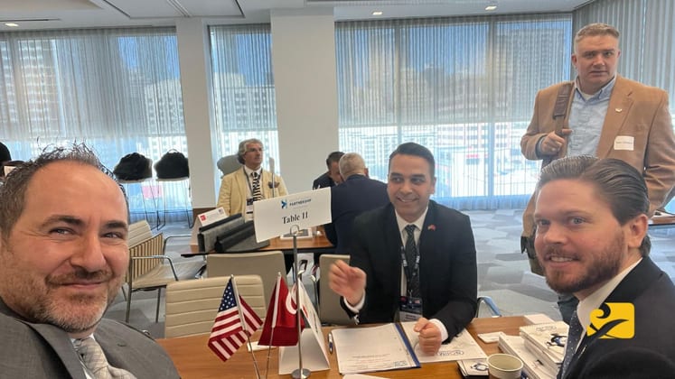 Houston'da d&uuml;zenlenen T&uuml;rkiye-Houston İhracat&ccedil;ılar Forumu, T&uuml;rk ve Amerikalı iş insanlarını bir araya getirerek yeni ticaret ve yatırım fırsatlarını değerlendirdi.