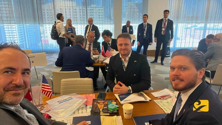 Houston'da d&uuml;zenlenen T&uuml;rkiye-Houston İhracat&ccedil;ılar Forumu, T&uuml;rk ve Amerikalı iş insanlarını bir araya getirerek yeni ticaret ve yatırım fırsatlarını değerlendirdi.