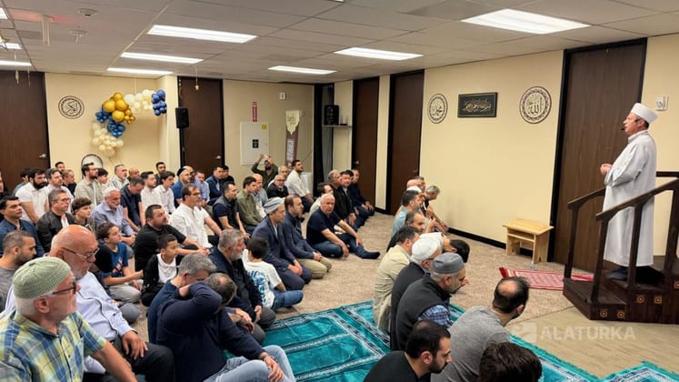Houston'da yaşayan T&uuml;rk toplumu, Ramazan Bayramı&rsquo;nı Diyanet Camii&rsquo;nde d&uuml;zenlenen muhteşem bir programla kutladı.