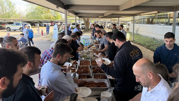 Houston Ramazan Bayramı kutlamalarında T&uuml;rk toplumu Diyanet Camii'nde (TARF) buluştu.