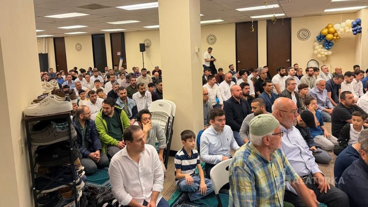 Houston'da yaşayan T&uuml;rk toplumu, Ramazan Bayramı&rsquo;nı Diyanet Camii&rsquo;nde d&uuml;zenlenen muhteşem bir programla kutladı.